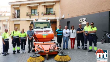 imagen de la presentación de la nueva máquina barredora, septiembre de 2015
