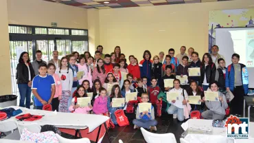 imagen de organización y participantes tras la Cuarta Olimpíada Matemática de Miguelturra, mayo 2019