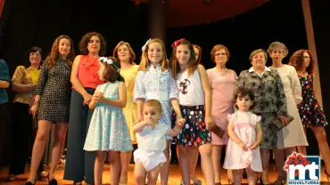 imagen grupal pase de modelos Universidad Popular 2015