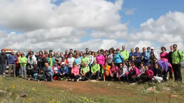 imagen grupal de participantes en el paseando por Miguelturra de abril 2016