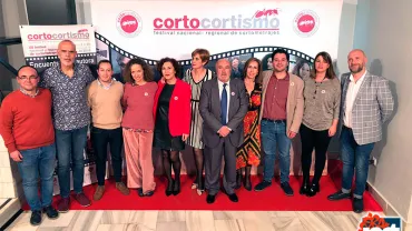 imagen de autoridades y organización en el photocall del Corto Cortísmo 2019 de Miguelturra