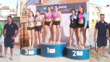 imagen podio de jugadores y jugadoras del ADV Miguelturra, junio 2016