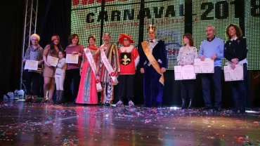 imagen de la entrega de premios del Concurso de Escaparates del Carnaval 2018