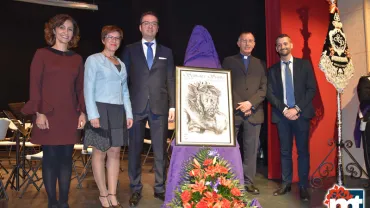 imagen de autoridades y organización presentando el cartel de la Semana Santa de Miguelturra 2019