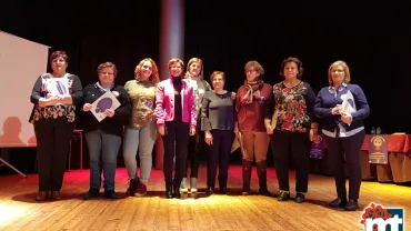 imagen de autoridades y participantes en el Día Internacional de la Mujer 2018 en la Casa de la Cultura de Miguelturra