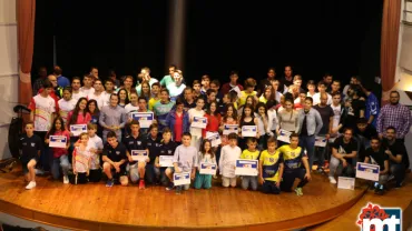 imagen grupal de reconocimientos y autoridades en la Casa de la Cultura, junio 2018