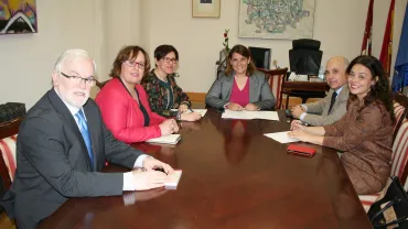 imagen de la reunión con Fomento de la JCCM en la que ha estado presente Victoria Sobrino, marzo 2018, fuente imagen JCCM