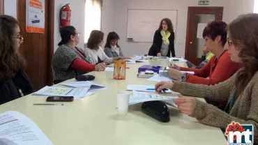 imagen de la reunión con los y las agentes de igualdad municipales, abril de 2016