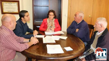 imagen de la reunión mantenida entre Ayuntamiento y vecinos calle Calvario, octubre 2015