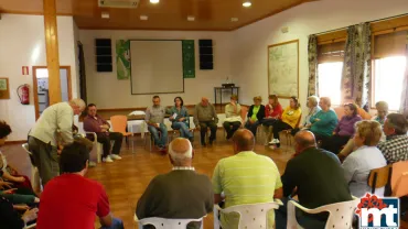 imagen de la reunión con los vecinos y vecinas de Peralvillo, noviembre de 2015