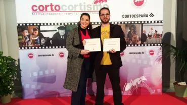 imagen de José Vicente Romero en la alfombra del Corto Cortísmo, fuente imagen organización del certamen