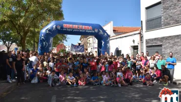 imagen grupal de participantes y autoridades en la carrera, septiembre 2019