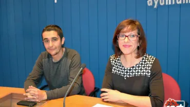 imagen de Victoria Sobrino y Julián Céspedes en el Salón de Plenos, 8 abril de 2016