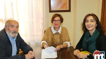 imagen de la firma del convenio subvención a CinefóruMiguelturra de 2.000 euros para el Corto Cortísmo de este  2018