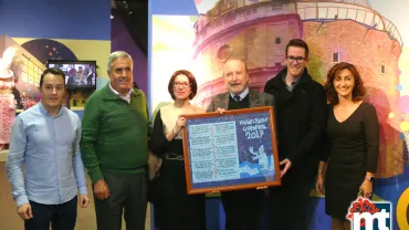 imagen de Guillermo Summers en el Carnaval 2017 con las autoridades locales y carnavaleras