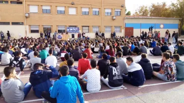 imagen de los actos en el IES Campo de Calatrava contra la violencia de género, noviembre 2017