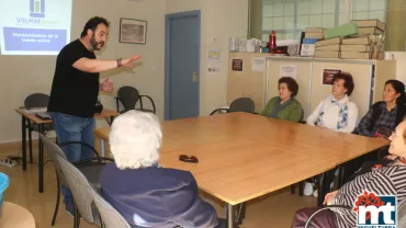 imagen de una de las sesiones del taller del área de Mayores, mayo 2017