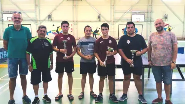 imagen de entrega trofeos torneo de tenis de mesa memorial Emilio Benito, Ferias 2019 Miguelturra, fuente imagen Miguelturra TM