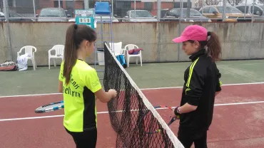 imagen de participantes en el Torneo Infantil de Tenis Babolat, abril 2019, fuente imagen Club Tenis Miguelturra