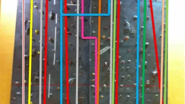 imagen del cartel de las nuevas vías de escalada del rocódromo municipal, julio 2015