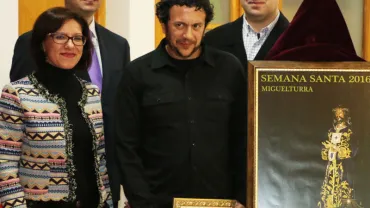imagen de Victoria Sobrino durante la presentación del Cartel de la Semana Santa 2016
