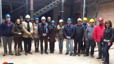 imagen de la visita de la Corporación Municipal a la Casa de la Capellanía, marzo de 2017