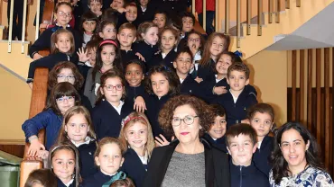 imagen de la Alcaldesa y la visita del alumnado y docentes del Colegio Concertado de La Merced, octubre 2019