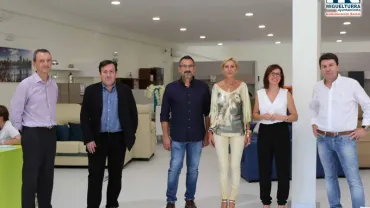 imagen de la visita institucional realizada a la empresa miguelturreña Maymobel, septiembre 2015