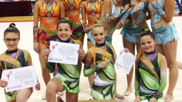 imagen de las gimnastas del CD Volaverunt tras la fase provincial del 15 de mayo de 2016