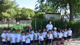 imagen de la visita del alumnado del colegio concertado Nuestra Señora de la Merced al huerto del abuelo, junio 2021