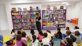 taller con niños en la biblioteca municipal de Miguelturra