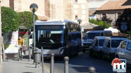 imagen de la parada del autobús en la plaza de la Constitución de Miguelturra