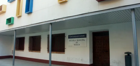 imagen de la fachada de la Escuela Municipal de Música y Danza de Miguelturra