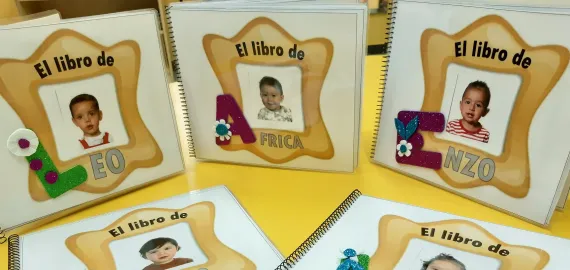 imagen de los libros personales en la escuela infantil Pelines, Miguelturra 2021