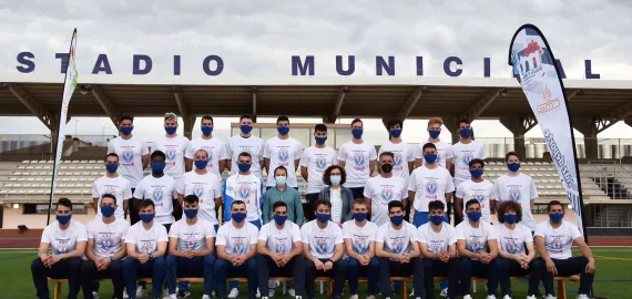 imagen de alcaldesa y concejal de deportes con el CD Miguelturreño, mayo de 2021