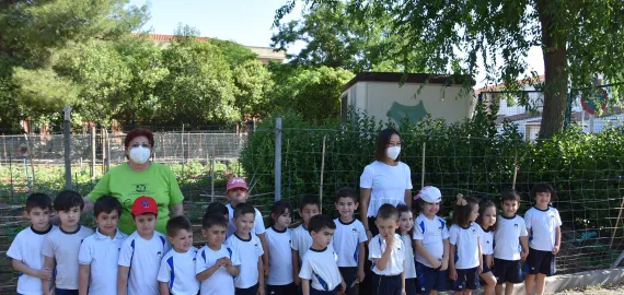 imagen de la visita del alumnado del colegio concertado Nuestra Señora de la Merced al huerto del abuelo, junio 2021