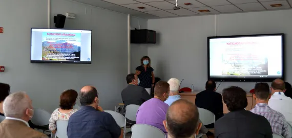 imagen de la charlar sobre los volcanes, julio de 2021