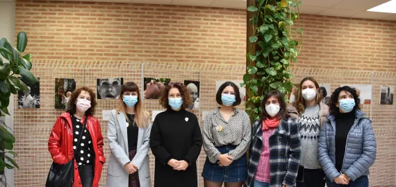 imagen inauguración exposición sobre alopecia femenina, noviembre 2021