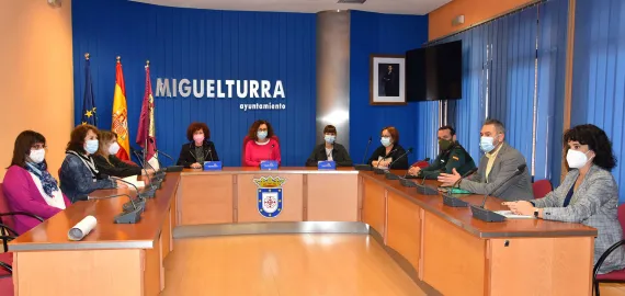 imagen de la reunión en el Salón de Plenos de Miguelturra, octubre de 2021