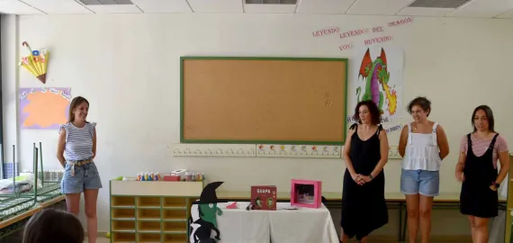 visita de la concejala Caridad Sánchez a la escuela de verano, MIguelturra 2024