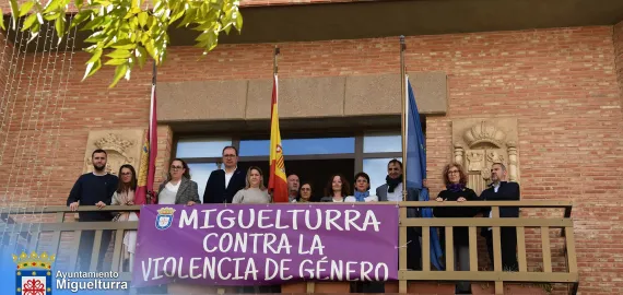 noticia_fachada25npancarta2024