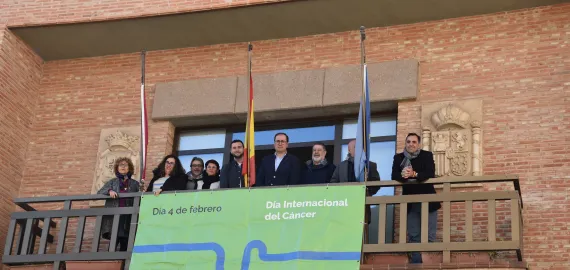 pancarta en el día mundial contra el cáncer, Miguelturra febrero 2025