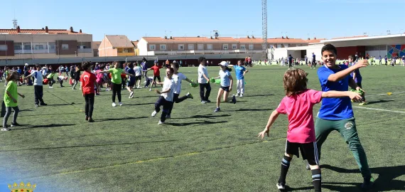 jugueteando_abril_2025-1