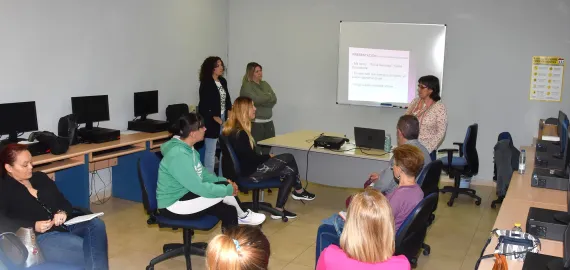 charla_centro_mujer_mayo_2025