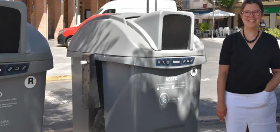Concejala medio ambiente Pilar de la Torre, nuevos contenedores, Miguelturra 2025