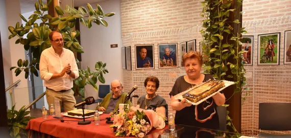 homenajepersonamayorferias2025