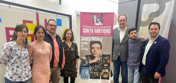 Foto familia presentación Festival Corto Cortismo, Miguelturra noviembre 2025