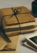 curso imagen de paquete de cartas antiguas y fotografías, alusión a vivencias pasadas