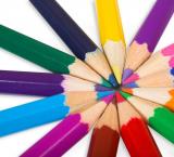 imagen de lápices de colores, alusivo al curso escolar